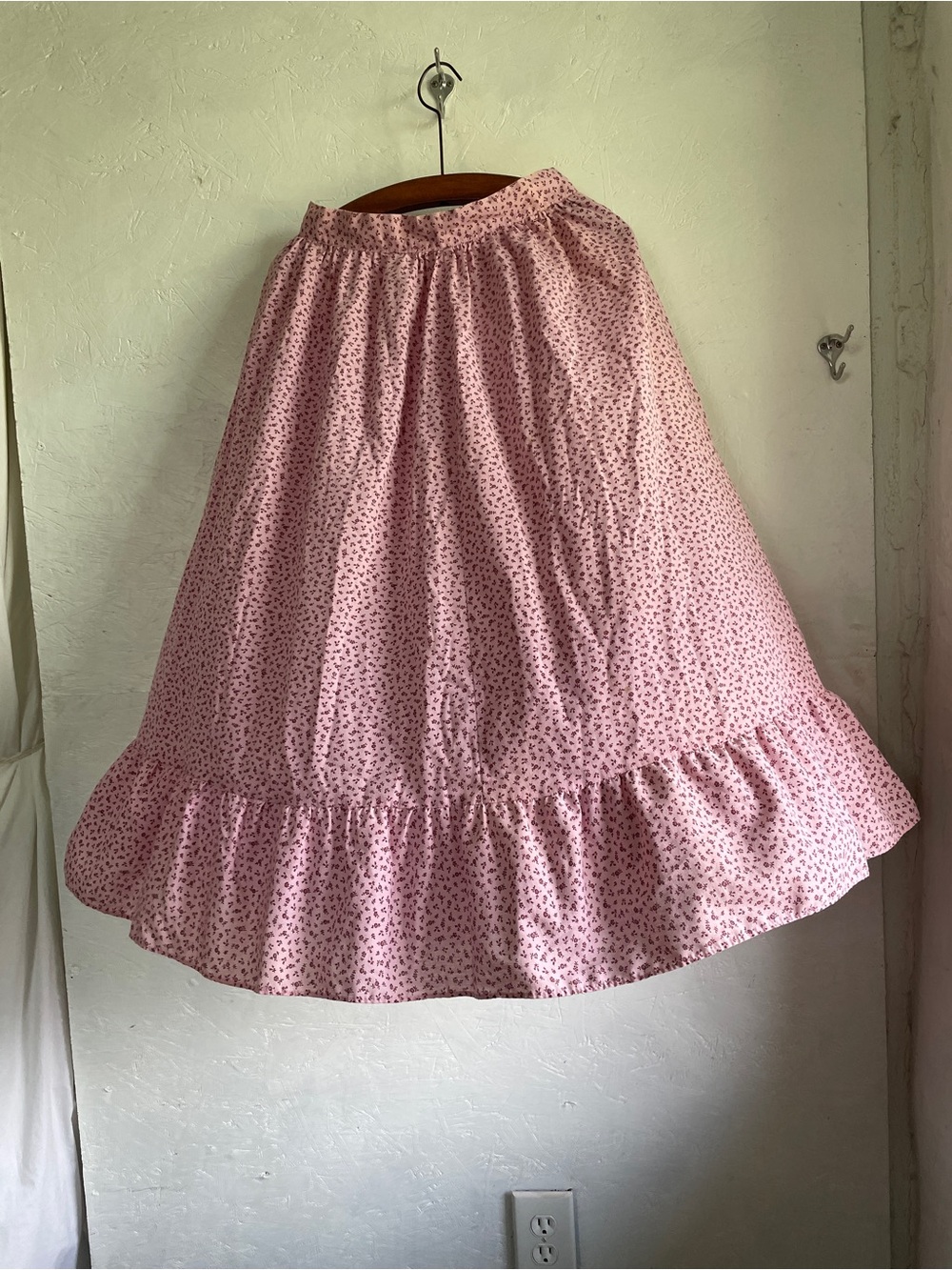 Vintage Westernwear Skirt Country Romance Pink Floral Ruffled Skirt 26" waist